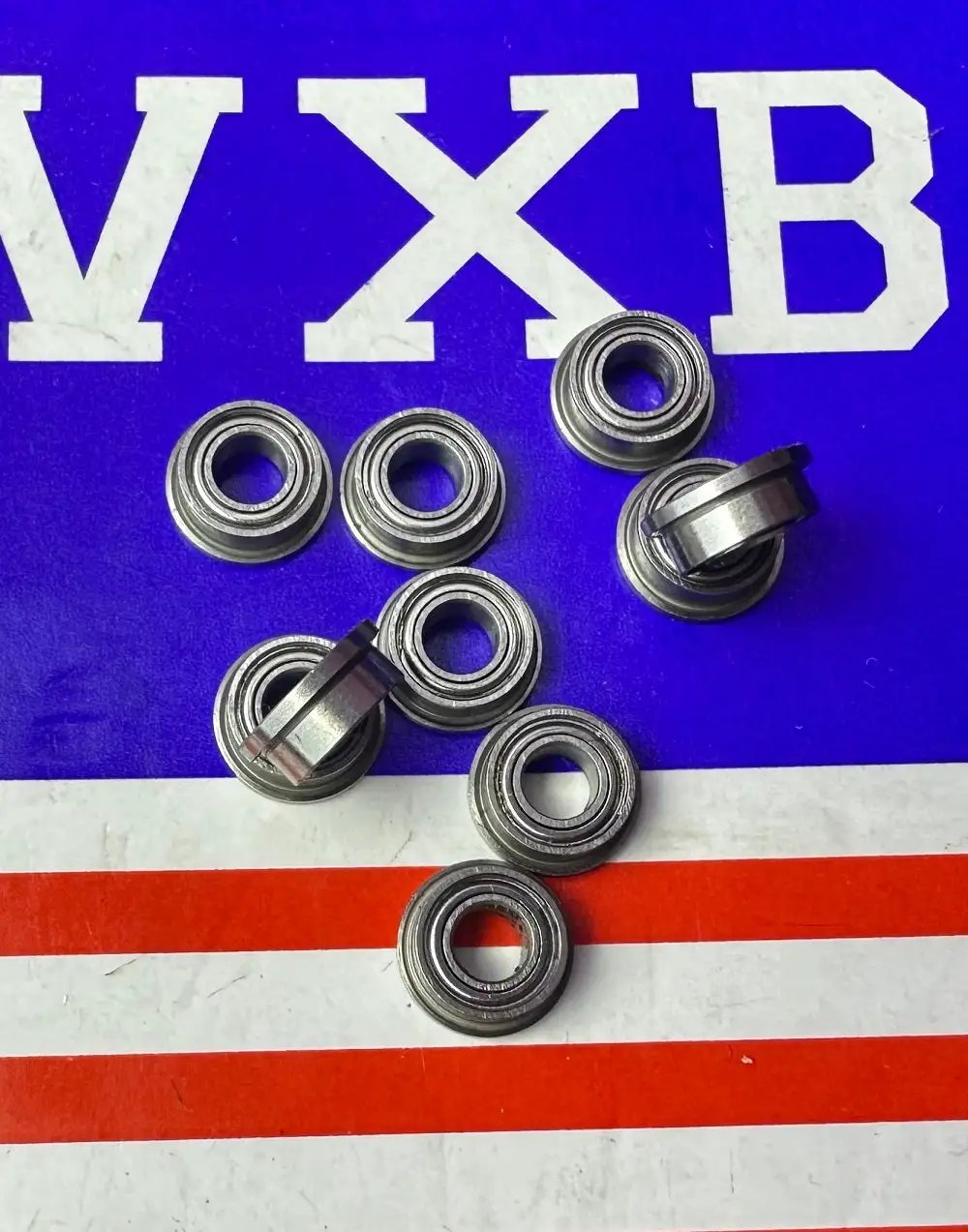 عبوات من 10 كرات محامل مزودة بحافة لسيارات السباق بمقاس 1/8" × 1/4" - محمية