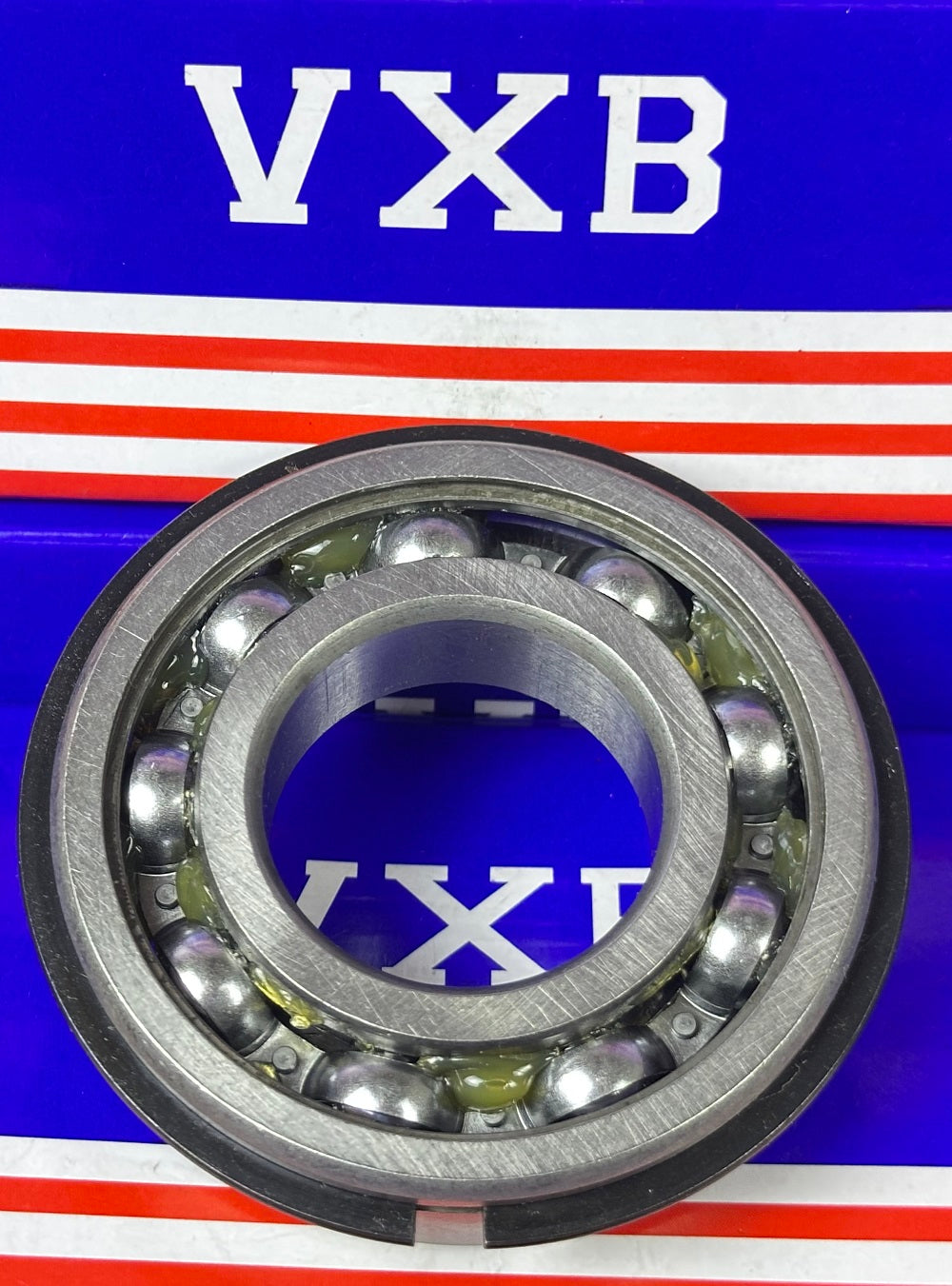 ตลับลูกปืน 6207NR ขนาด 35x72x17mm - แหวนล็อค (C-Clip)