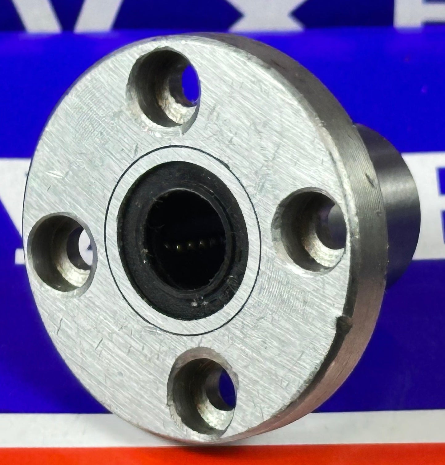 บุชแบริ่งแบบมีขอบ 8 มม. สำหรับการเคลื่อนที่เชิงเส้น LBF8UU